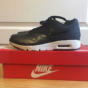 Women’s Nike Air Max 1 Ultra sneakers
